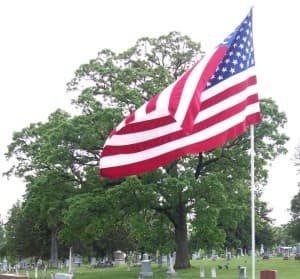 oak-tree-and-flag-at-the-cemetery